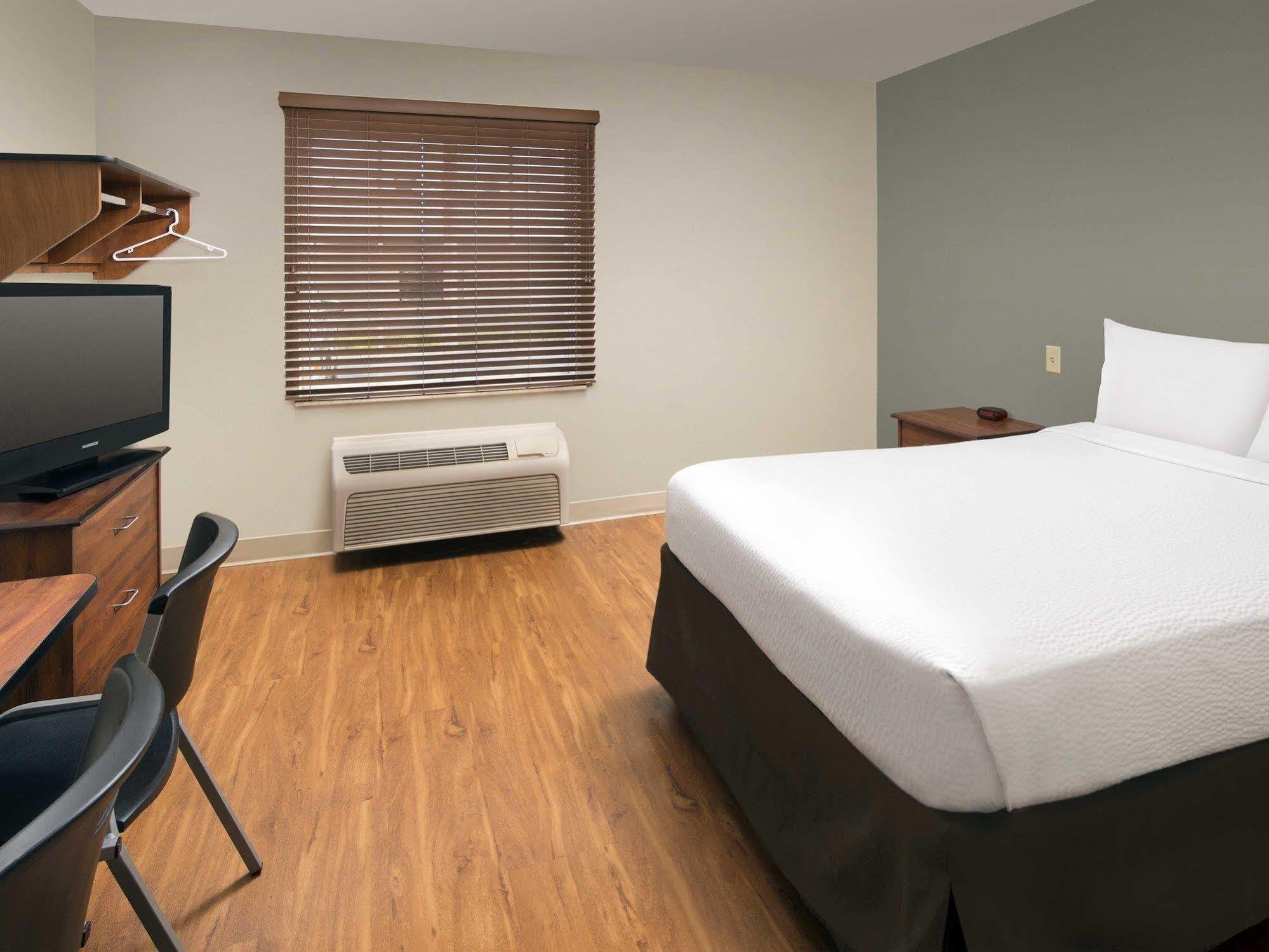 Woodspring Suites Lincoln Northeast I-80 Bagian luar foto